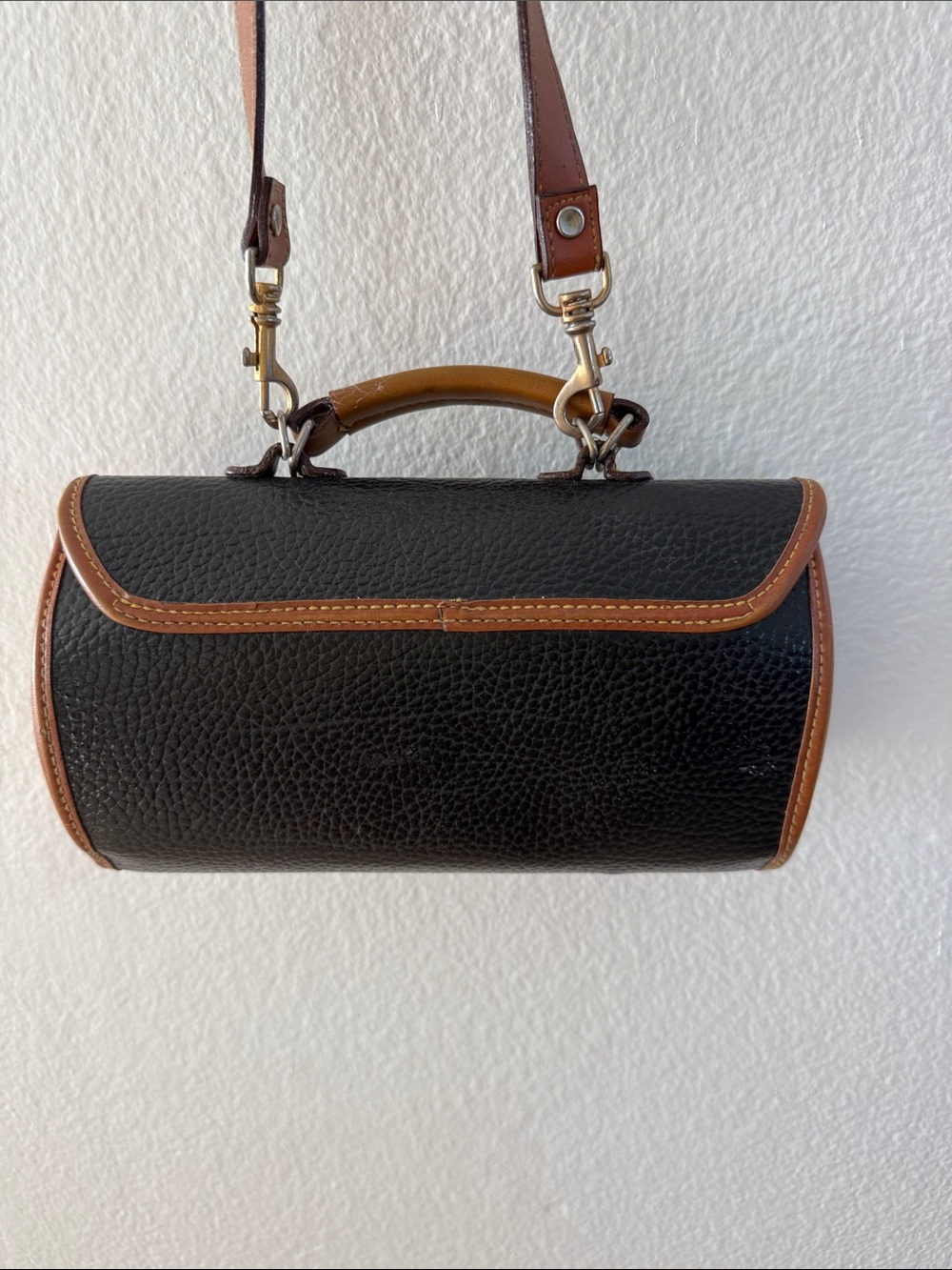 Vintage Dooney and Bourke AWL Black British Tan Hinge Bar Doctor Bag Crossbody - Picture 3 of 5